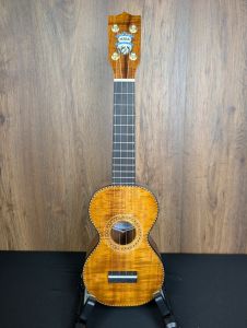 Kala F8D-KMH-S Pan Pacific Figure 8 Koa/Mahogany Soprano Ukulele w/gigbag #39