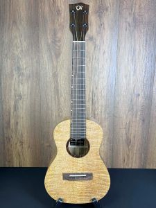 'Oli L1-TMG All Solid Mango Tenor Gloss Ukulele w/padded Gig-bag