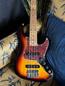 Flight Mini J Bass Sunburst - 23'' Scale Length Mini Bass w/Gigbag