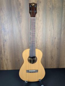 'Oli L1-TCA Solid Cedar/Acacia Tenor Gloss Ukulele w/hard case