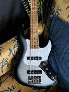 Flight Mini J Bass Moonburst - 23'' Scale Length Mini Bass w/Gigbag