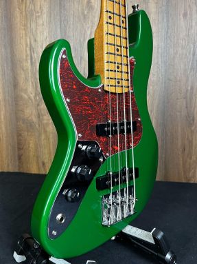 Body on Left-Handed Flight Mini J Bass 23'' Scale Electric Bass Ukulele