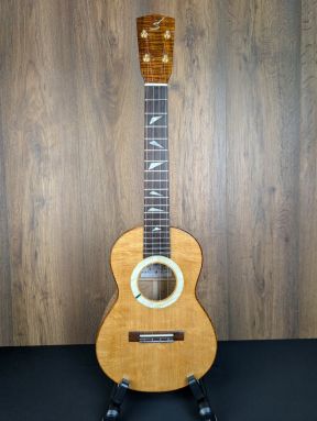 Da Silva Custom Bearclaw Spruce/Curly Mango Tenor Ukulele w/Tweed case