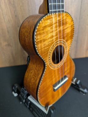 Kala F8D-KMH-S Pan Pacific Figure 8 Koa/Mahogany Soprano Ukulele w/gigbag #41