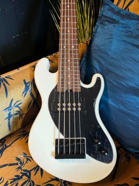 KALA KA-SB5-CR-FS 5 String Solid Body Ukulele Bass w/Gigbag - Cream