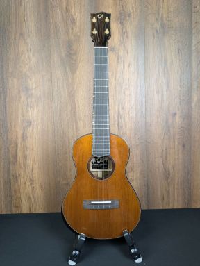 'Oli L2-TTSMR All Solid Torrefied Spruce/Myrtle Tenor Gloss Ukulele w/hard Case