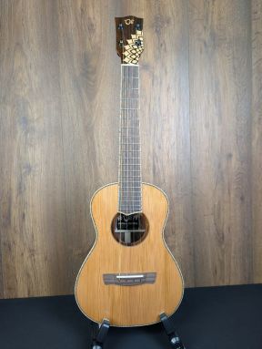 'Oli X1SP-TCR Solid Cedar Top Rosewood Back & Side Tenor Ukulele w/hard case