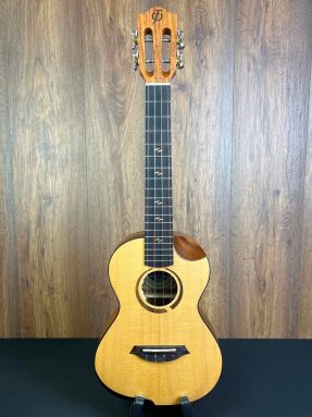 Preowned Flight Victoria Soundwave Solid Spruce top Electro Tenor Ukulele w/Gigbag