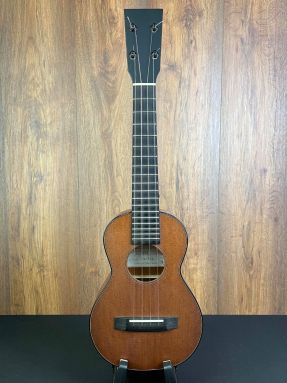 Preowned John Kinnard Solid Cedar/Mahogany Concert Ukulele w/hard case