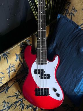 Kala KA-SB-RD-FS Solid Body 4-String Fretted Ubass Candy Apple Red w/gigbag