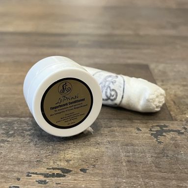 LoPrinzi Fingerboard Conditioner with cloth for ukulele