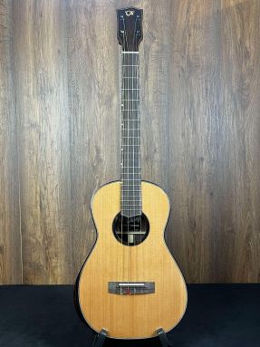 'Oli L2-BCR Solid Cedar and Rosewood Baritone Ukulele