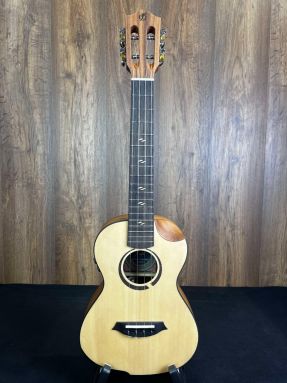Flight Victoria Soundwave Solid Spruce top Electro Tenor Ukulele w/Gigbag 38mm nut